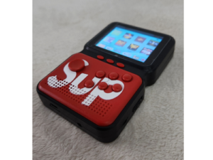 CONSOLA DE JUEGO SEISA QF-M3 CONSOLA DE JUEGO RETRO 16BITS 900 JUEG